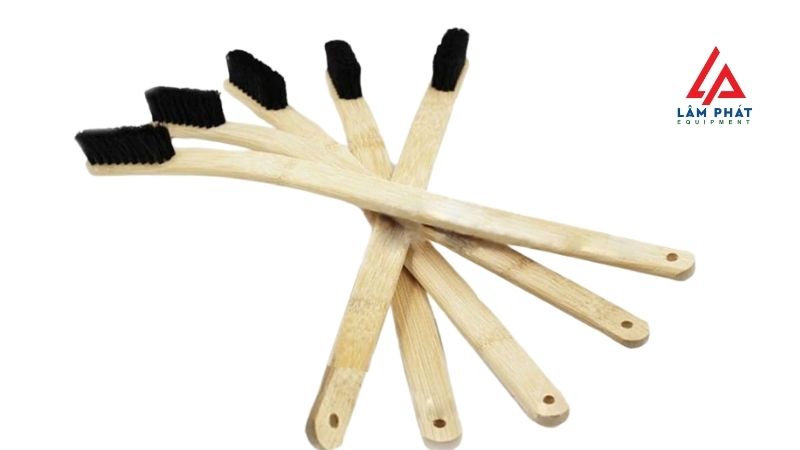 Bàn chải vệ sinh khoang động cơ cán dài