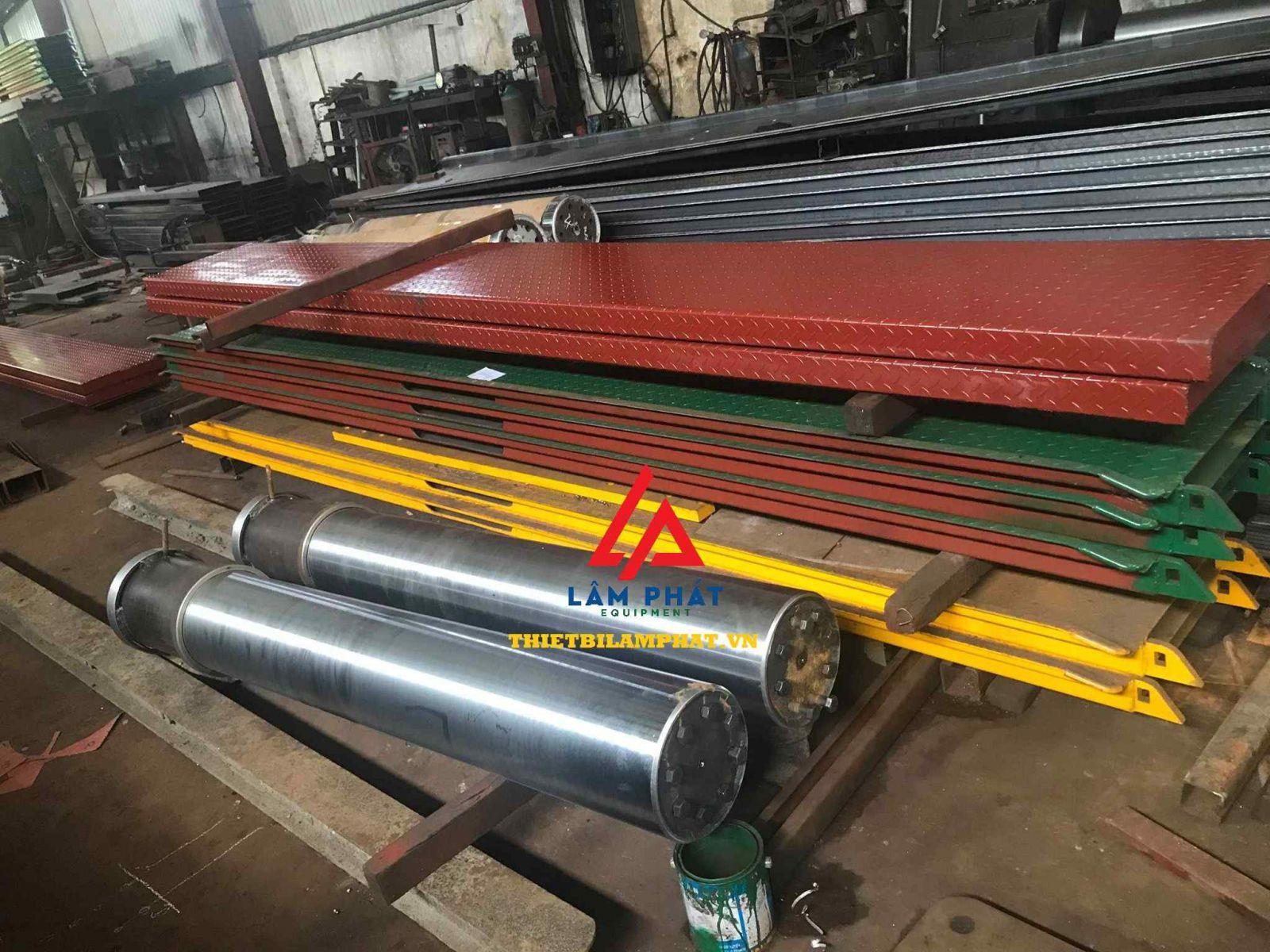 cau-nang-1-tru-rua-xe-o-to