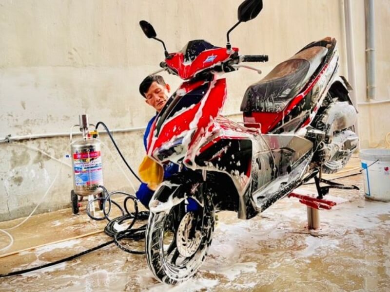 bàn nâng rửa xe máy tự chế