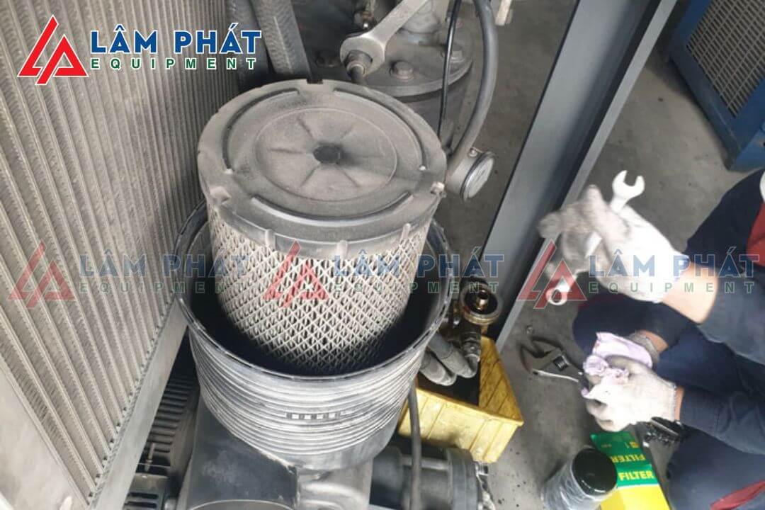 Bảo trì bộ phận lọc gió máy nén khí