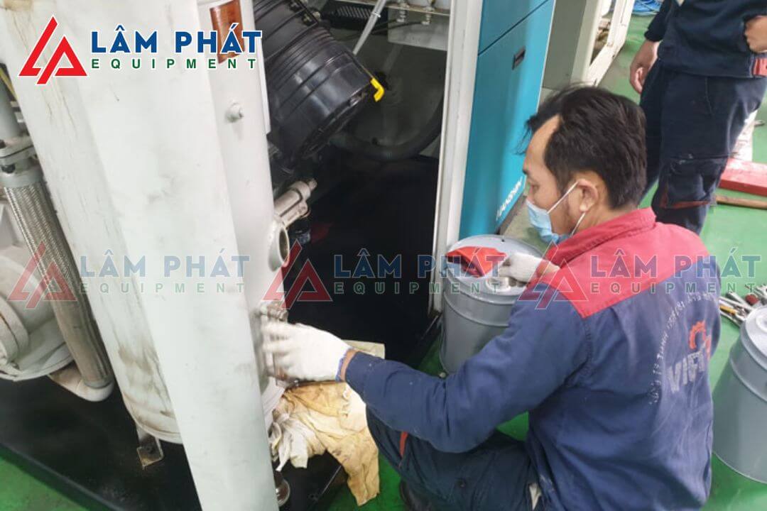 Kiểm tra bôi trơn vòng bi động cơ