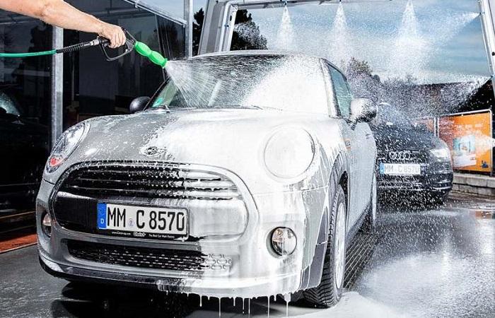 Bình phun bọt tuyết giúp tiết kiệm thời gian rửa xe