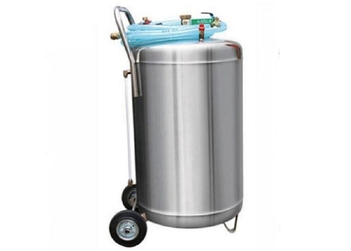 binh-phun-bot-tuyet-trong-quy-trinh-rua-xe-bot-tuyet