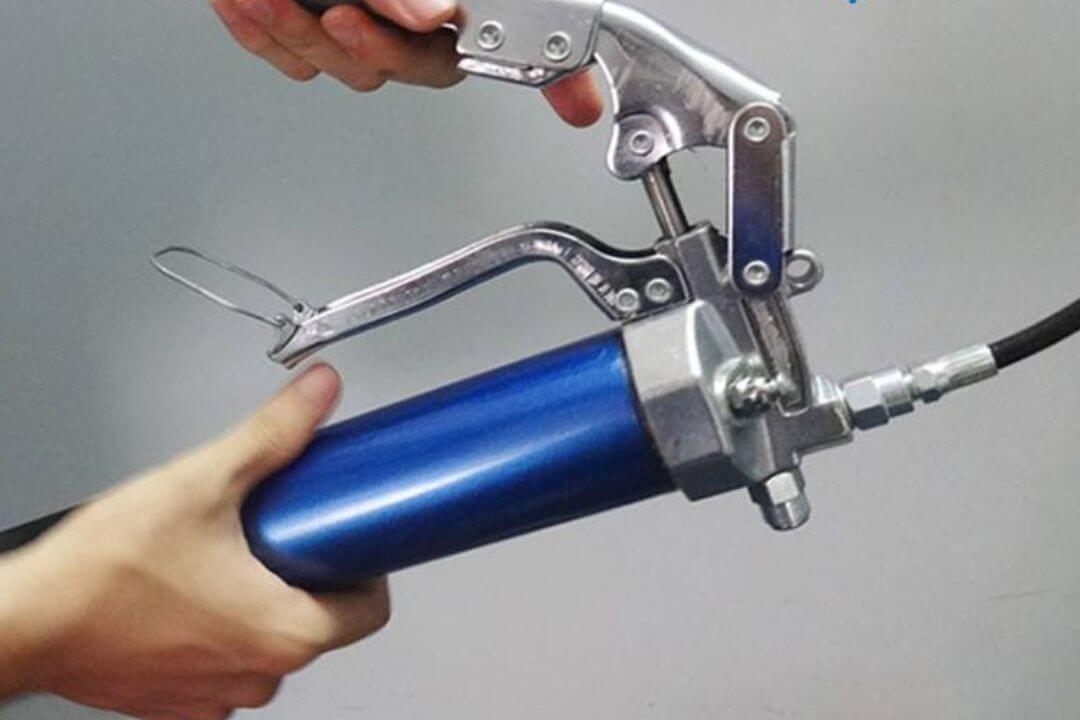 Cách bơm mở bò bằng tay