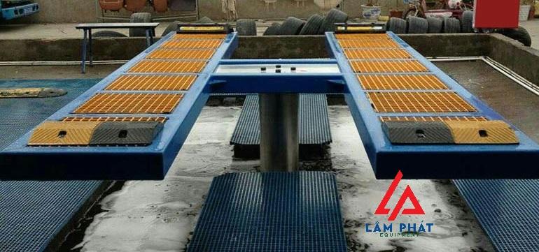 cau-nang-1-tru-xe-o-to-mat-ban-am-nen