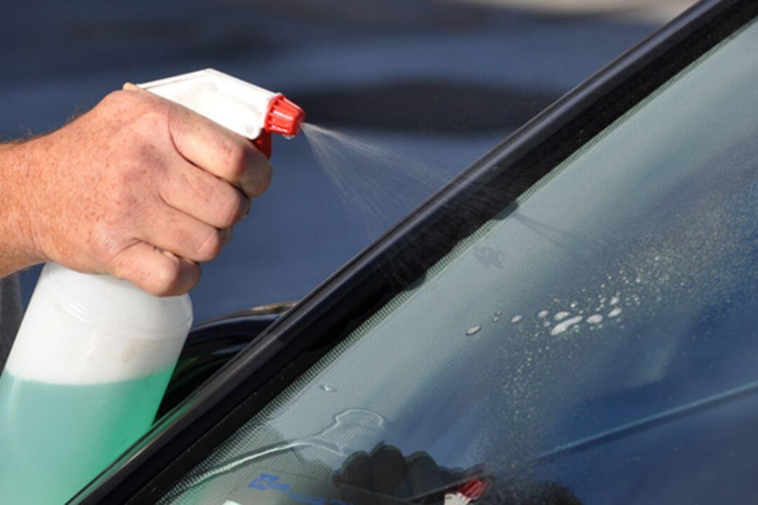 Nước rửa kính ô tô là gì?