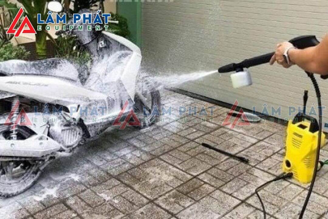 Cách chỉnh máy bơm rửa xe bằng khoảng cách rửa xe