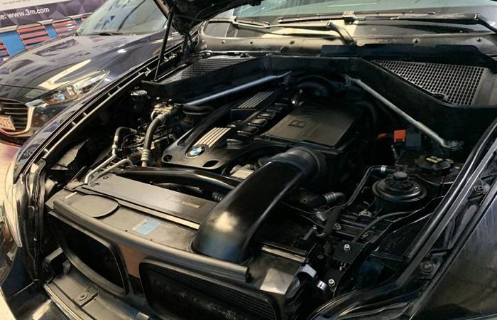 Vệ sinh khoang máy tại VinaWash