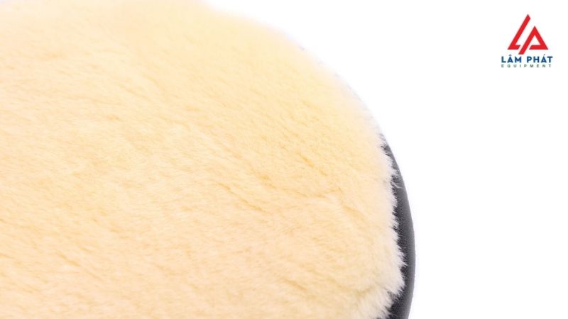 Găng tay lau rửa xe lông cừu có cầu tạo gồm nhiều sợi lông cừu mềm mịn