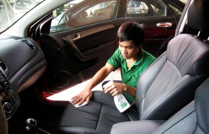 Giặt ghế xe hơi là một bước quan trọng trong quá trình vệ sinh nội thất