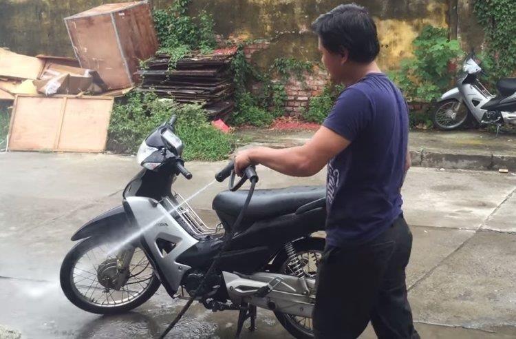 thu-van-hanh-may-rua-xe-cu-khi-mua