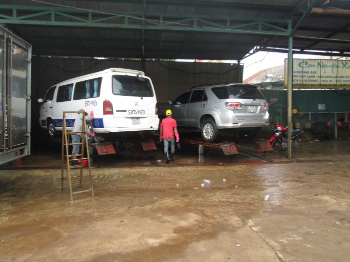 chi phí mở tiệm rửa xe ô tô bao gồm phí thuê mặt bằng