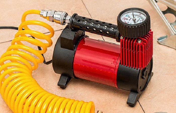 Máy nén khí hỗ trợ việc rửa xe trên nguyên tắc sử dụng áp suất chất khí