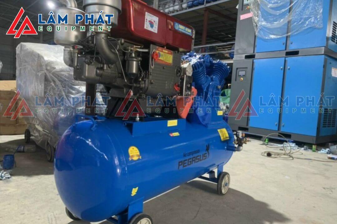 Máy nén khí Pegasus 330L TM-W-2.0/8 chạy dầu là sản phẩm được sản xuất và lắp ráp tại Việt Nam