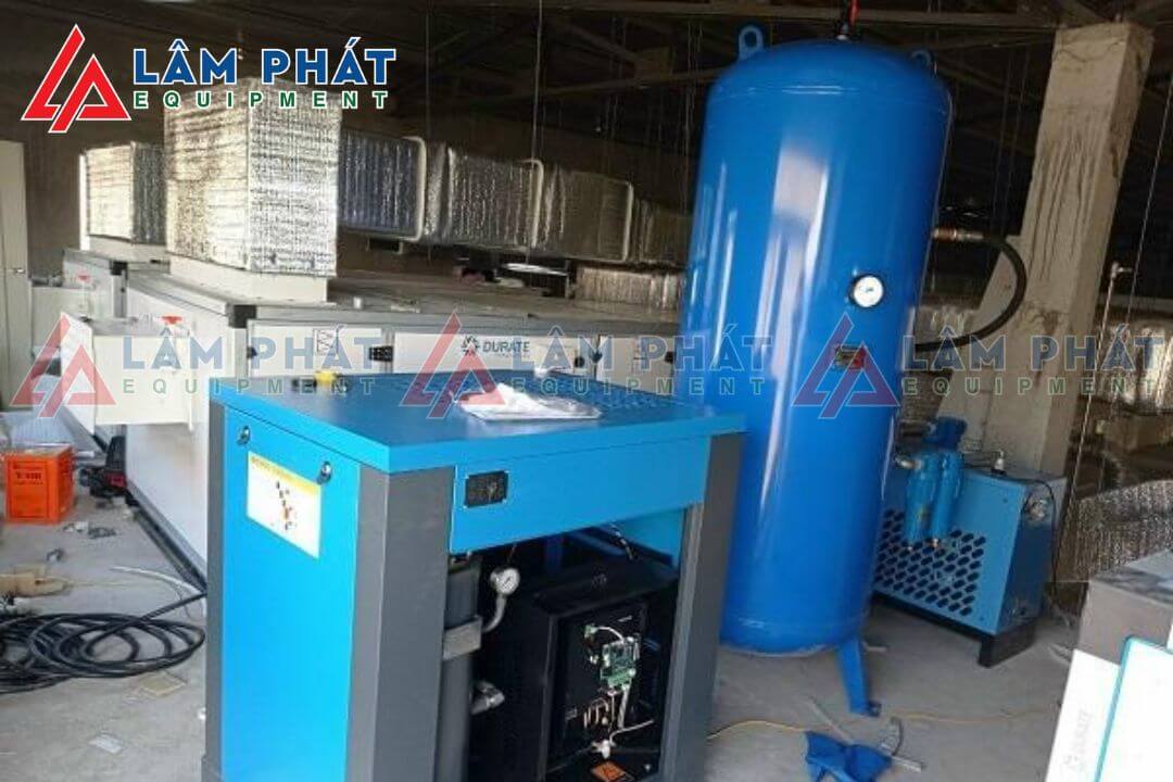 Hệ thống quạt làm mát tích hợp giúp duy trì nhiệt độ máy ổn định trong quá trình hoạt động