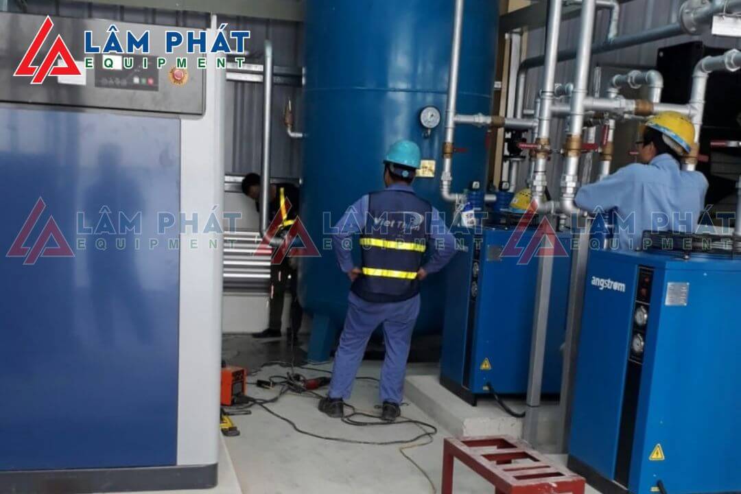 máy nén khí trục vít này được lắp ráp tại Việt Nam, nên không chỉ đảm bảo chất lượng mà còn đáp ứng mức giá thành hợp lý