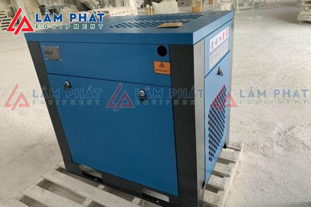 thiết kế có nhiều thông hơi, giúp động cơ tự nhiên tản nhiệt.