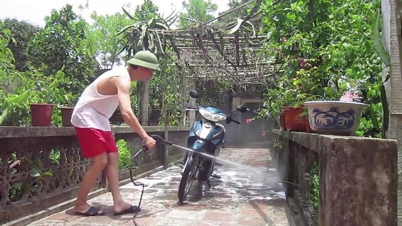 may-rua-xe-hiroma-dung-rua-xe-tai-nha