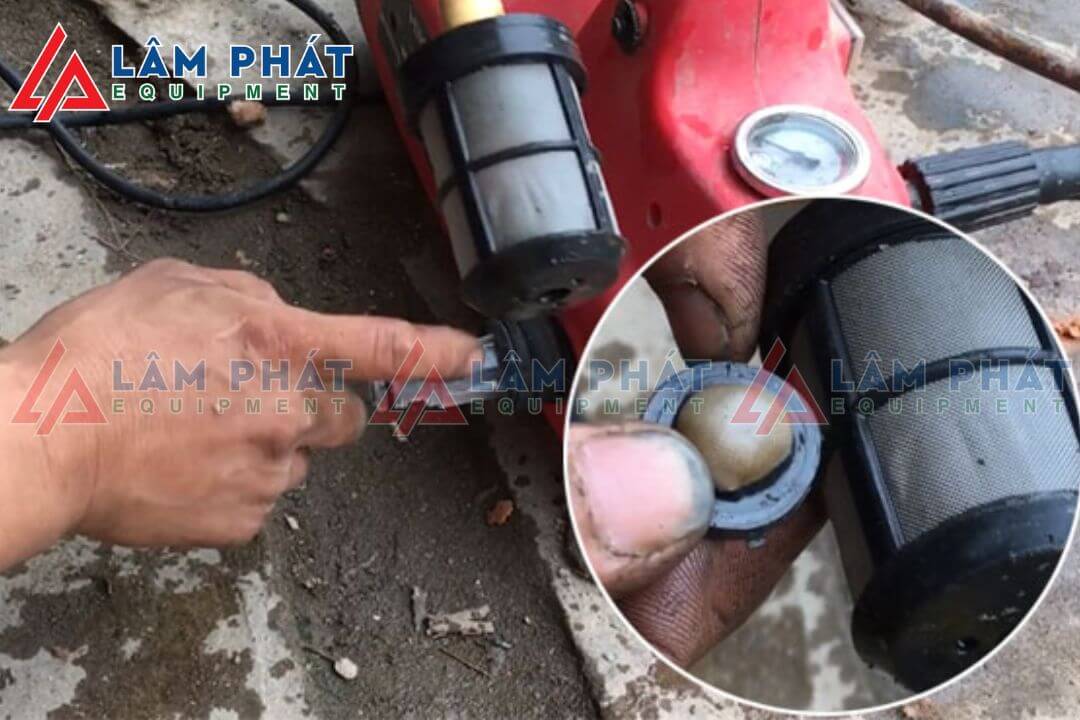 Nguyên nhân khiến nước bị nghẹt không ra và máy sẽ kêu ồn hơn bình thường