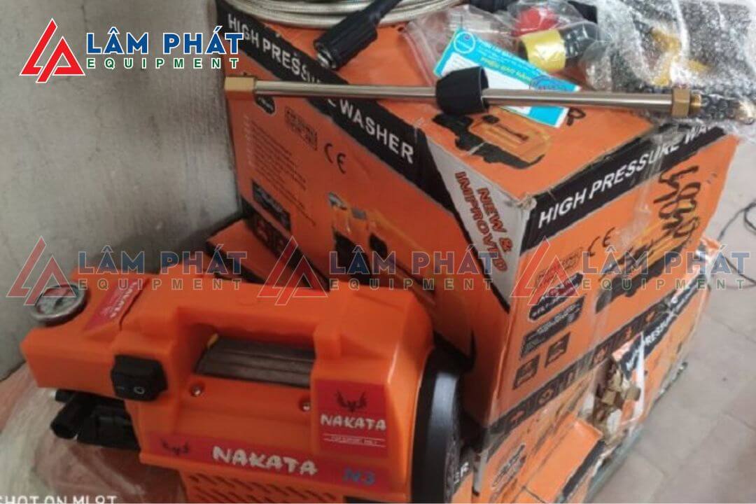 Máy rửa xe mini Nakata 2400w