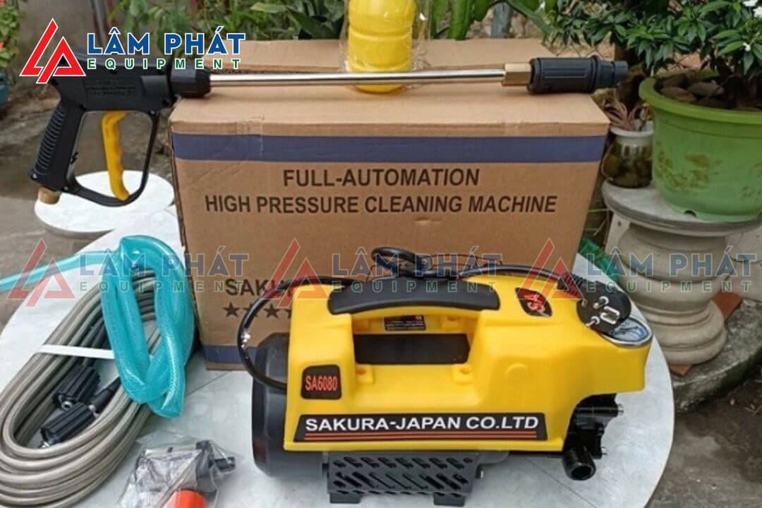Thiết kế hiện đại và tiện lợi của máy rửa xe Sakura