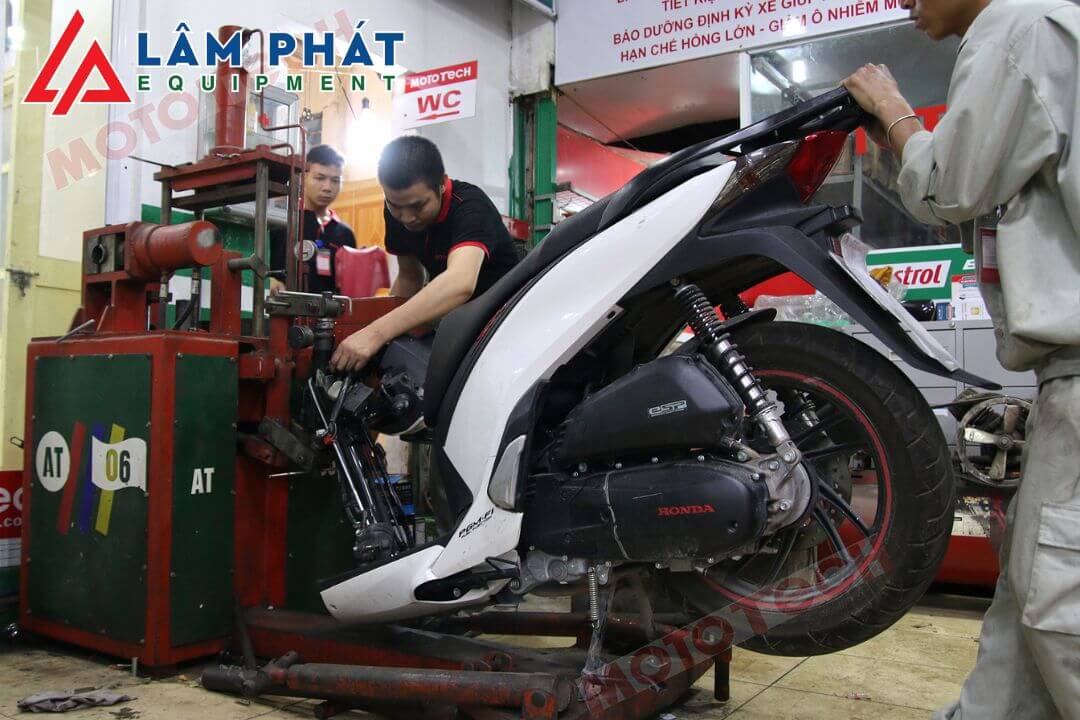 Khi nào cần nắn càng xe máy