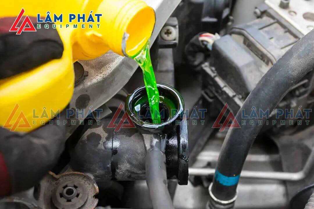 Bao nhiêu km thay nước làm mát ô tô?