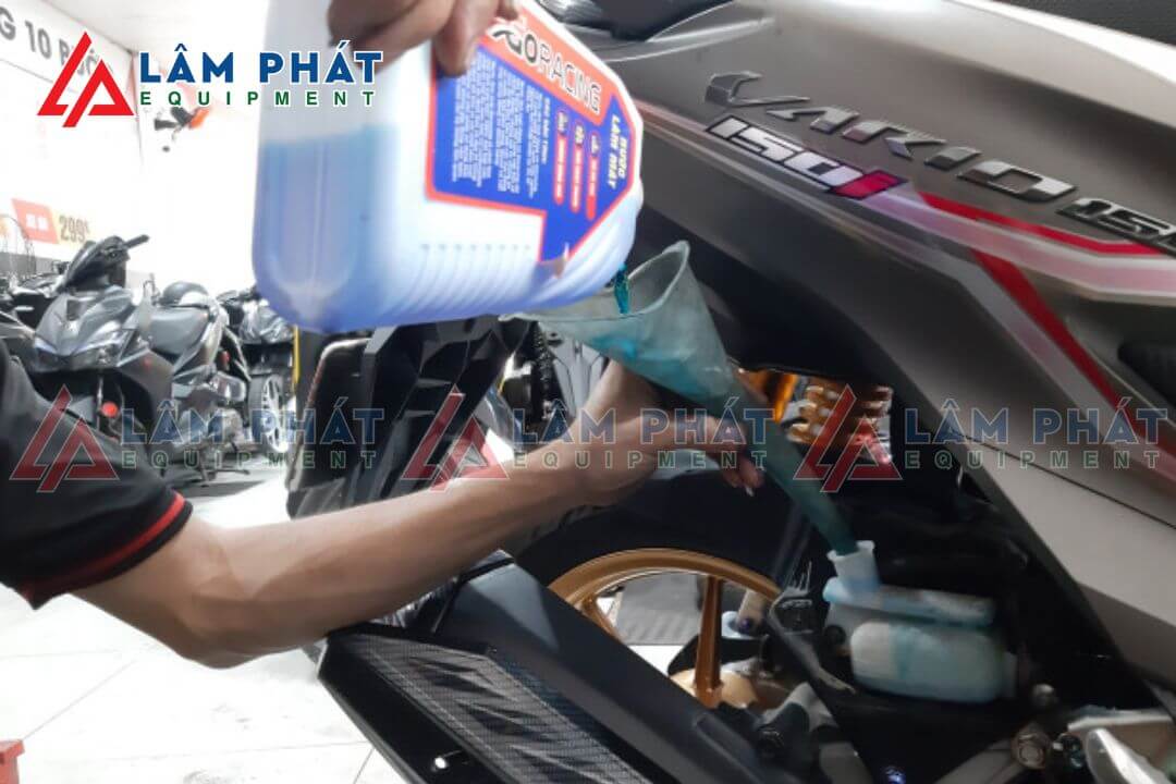 Giá nước làm mát xe máy