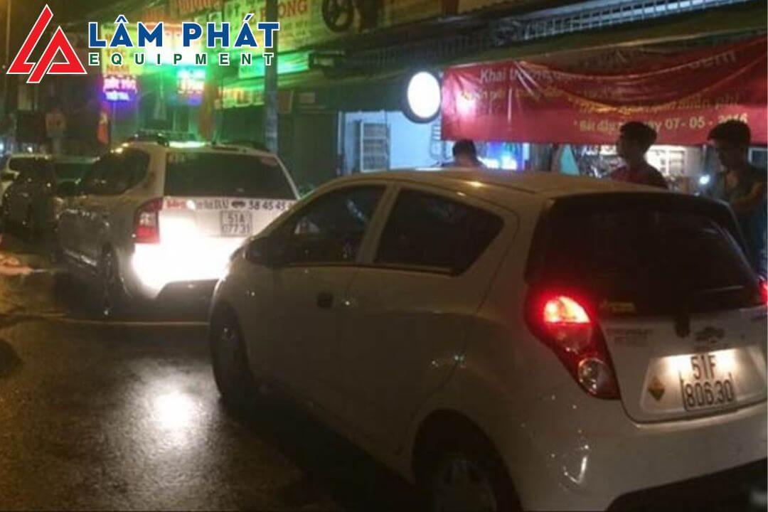 Rửa xe đêm Hà Nội