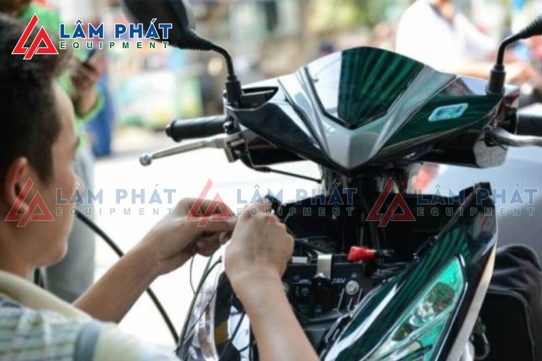 Thay bình ắc quy xe AirBalde giá bao nhiêu tiền?