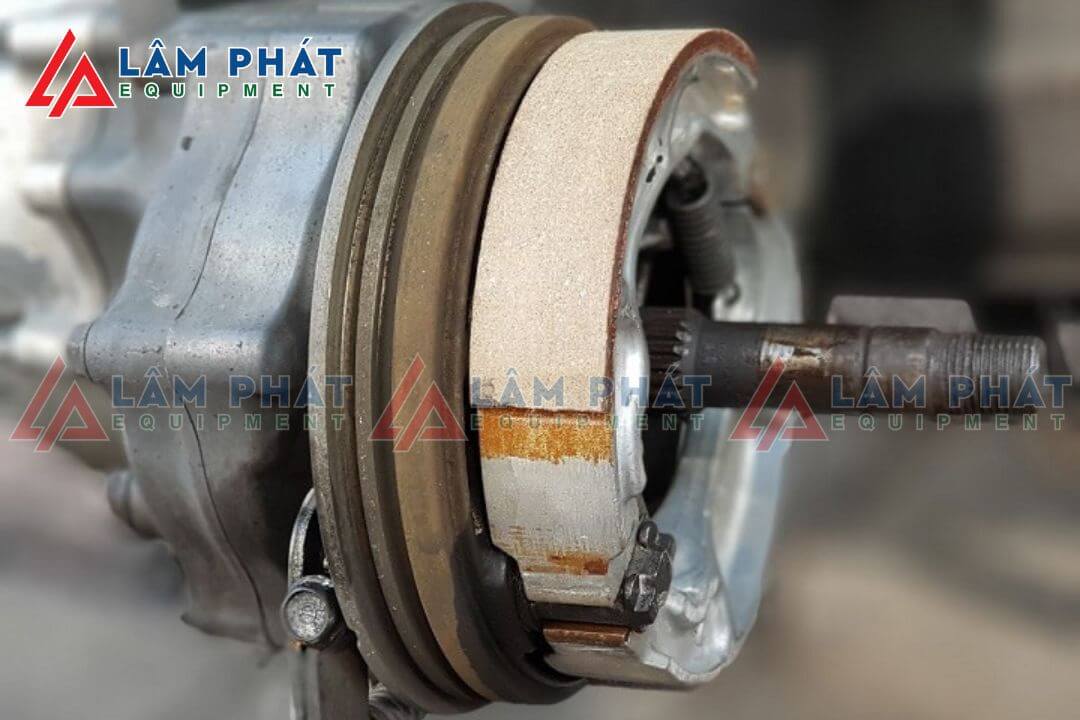 Thay bố thắng xe máy bao nhiêu tiền?