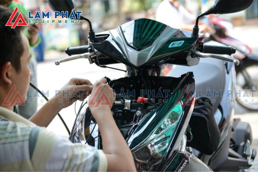 thay đèn led xe máy giá bao nhiêu?