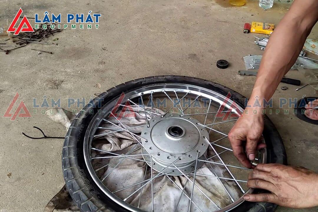 thay căm xe máy bao nhiêu tiền