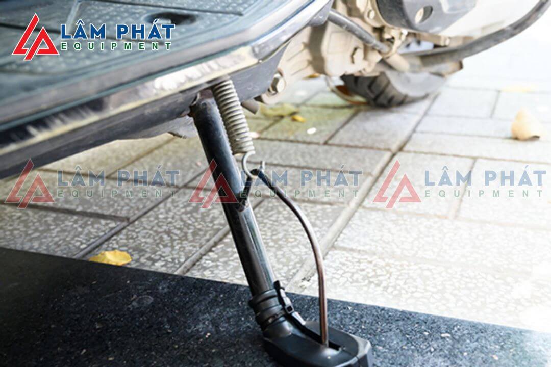 Thay chân chống xe máy hết bao nhiêu tiền?