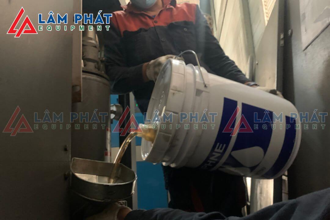 Cách thay dầu máy nén khí trục vít