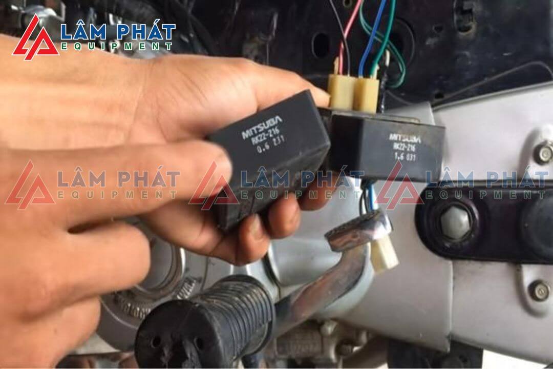 Thay ic xe máy bao nhiêu tiền?