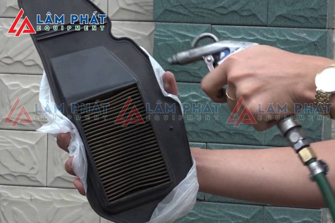 Vệ sinh lọc gió Vision đúng cách