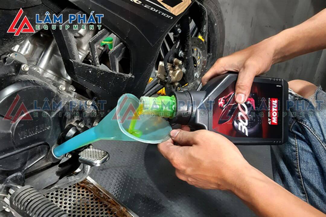 thay nhớt xe số cho xe tay ga được không