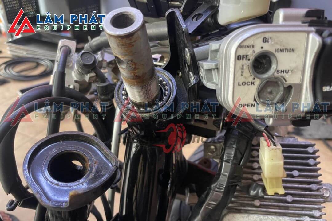 Thay phốt xe máy hết bao nhiêu tiền? [Bảng giá 2024]