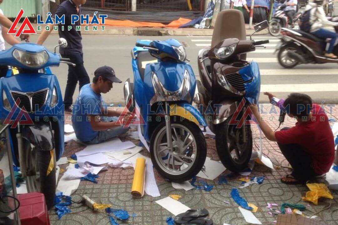 [CẢNH BÁO] Thay đổi tem xe có bị phạt không?