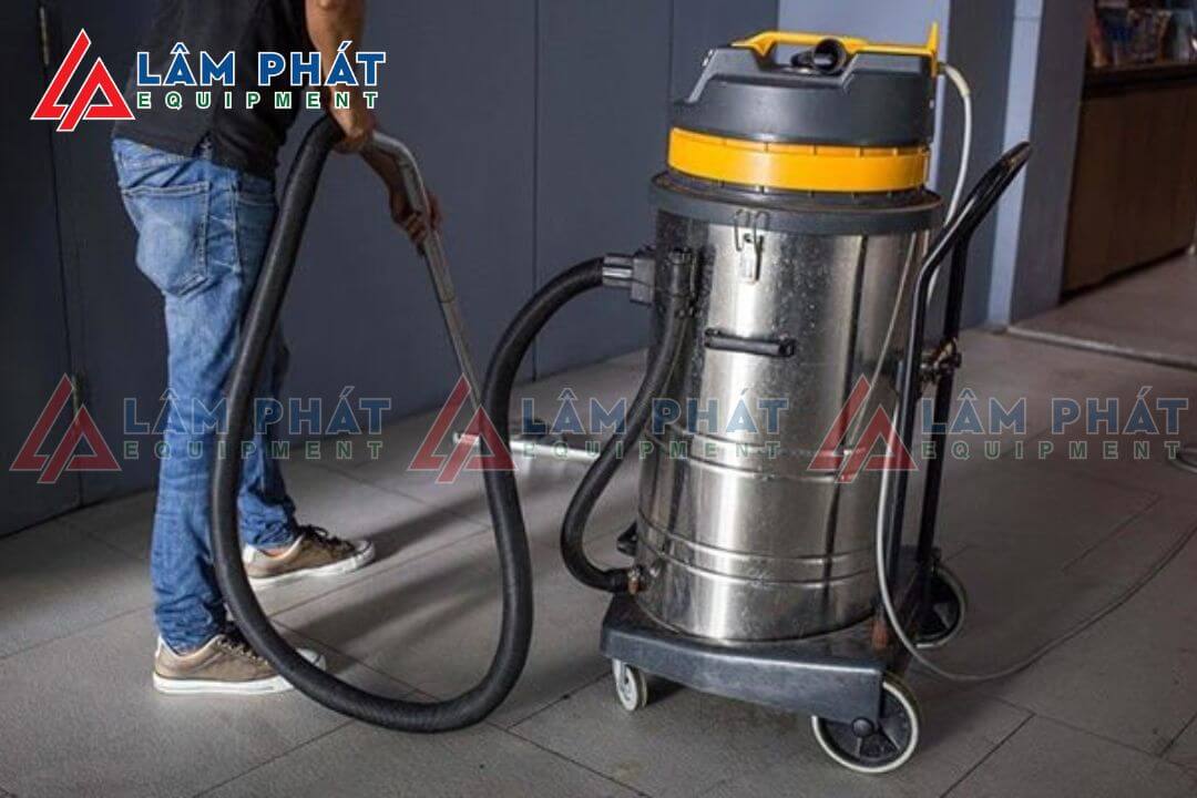 Có nên thuê máy hút bụi công nghiệp hay không?