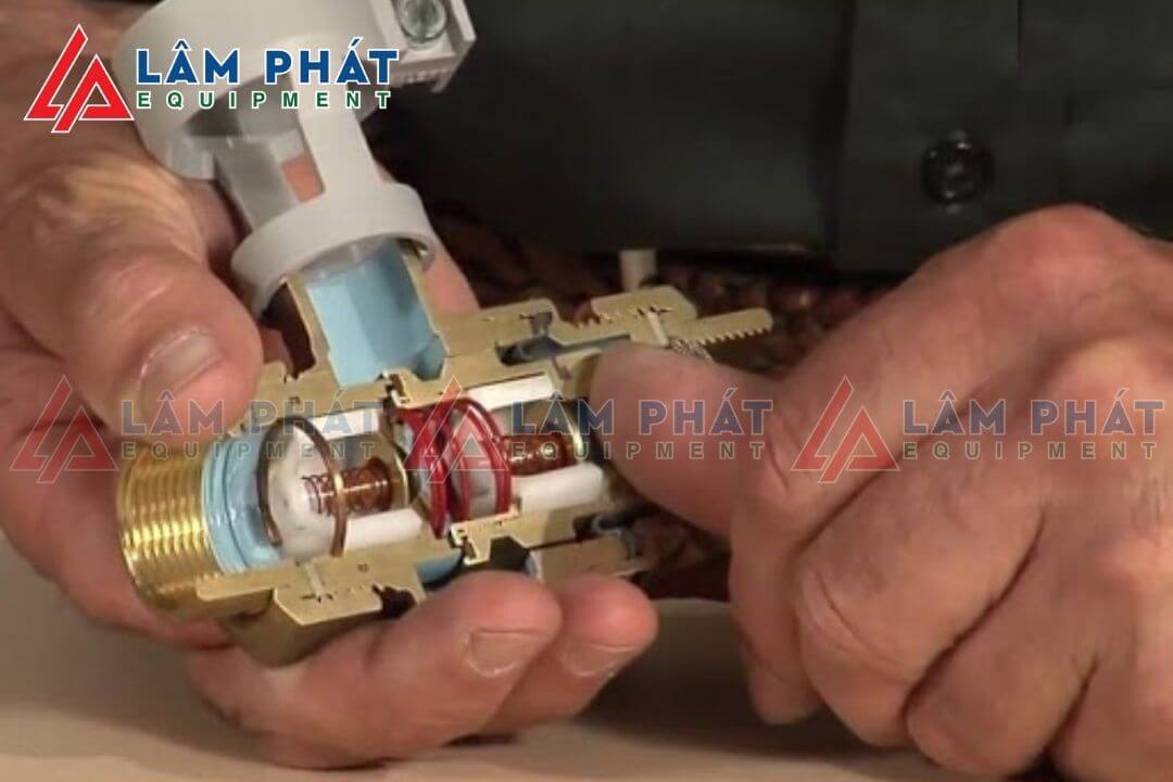 Cách điều chỉnh van áp suất máy nén khí