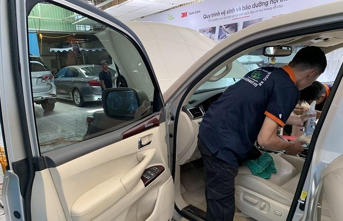 Vệ sinh nội thất xe hơi tại Autowash